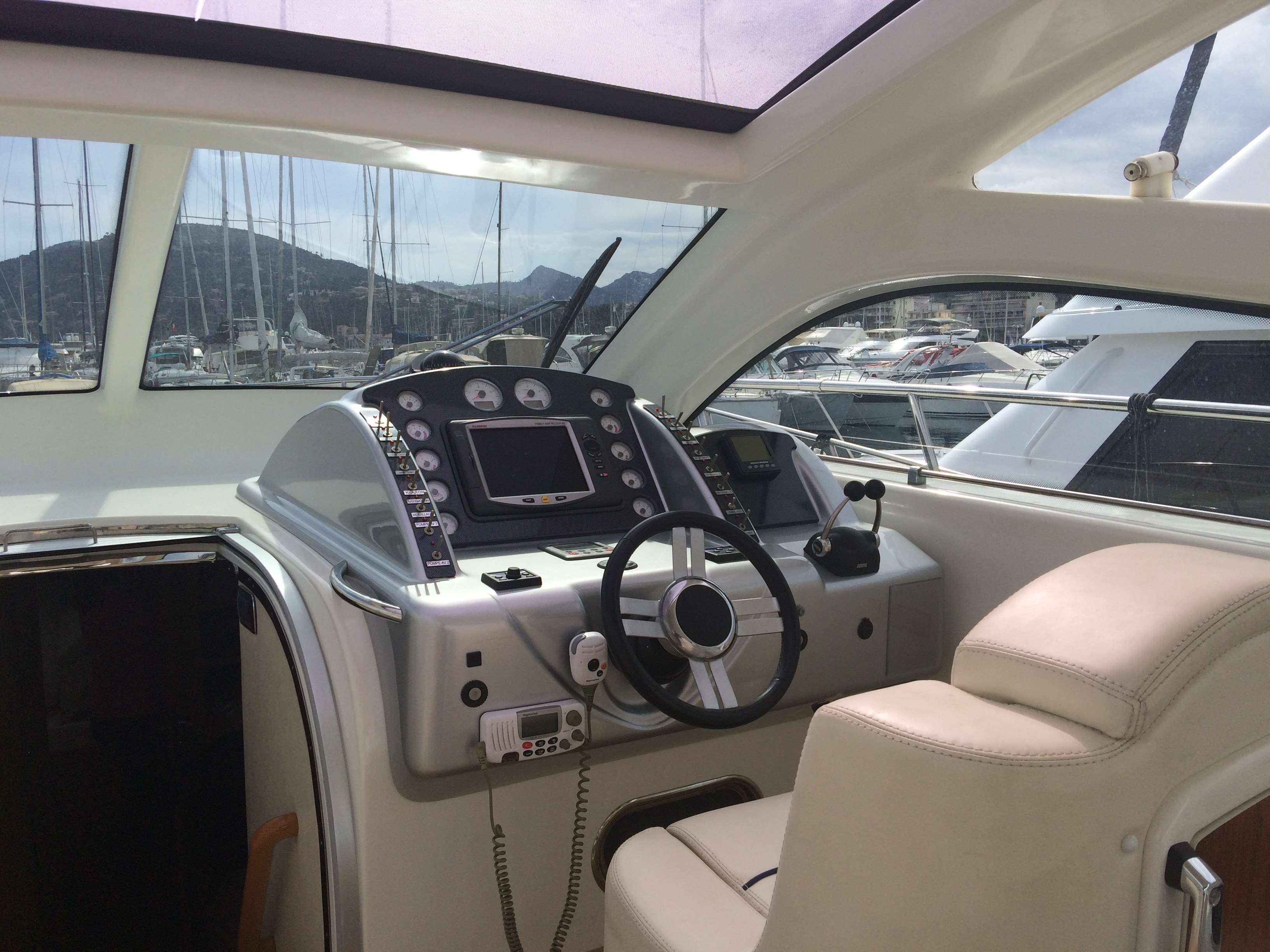 AIRON MARINE 4300 T-TOP